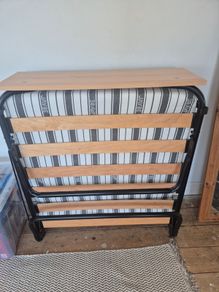 Fold-up bed