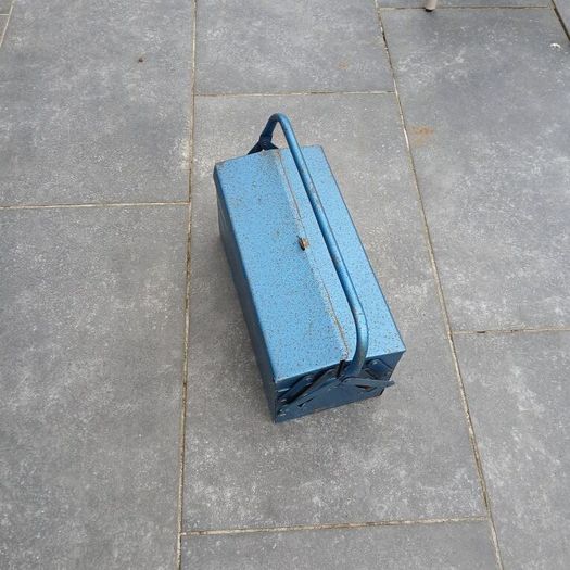 Vintage toolbox. Heavy pressed steel box. Cantilevered.