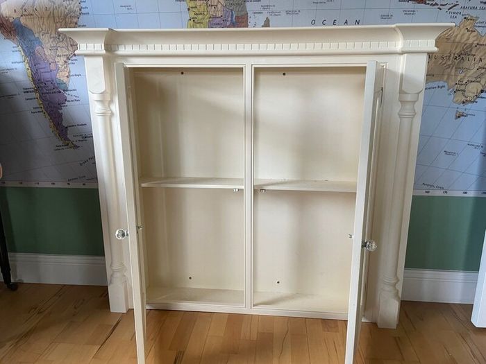 Wall display cabinet