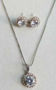 Sterling Silver Cubic Zirconia Pendant And Earring Set 10,61g