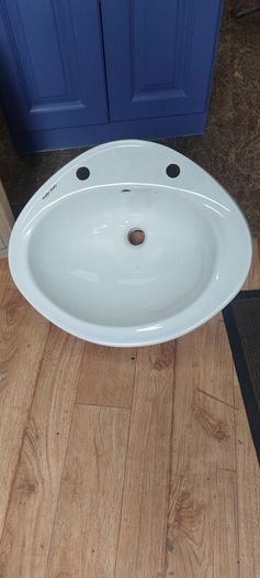 bathroom handbasin