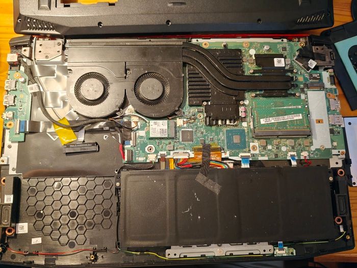 Acer Predator Helios 300 (PH317-52), 17.3" 144Hz Gaming Laptop, For Repair or For Parts