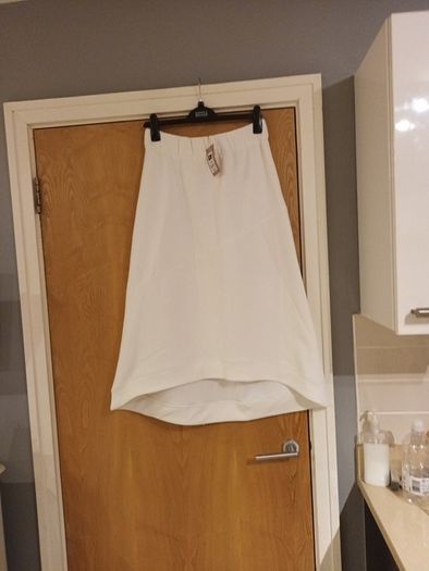 Dunnes  Stores  Gallery  Skirt.  S. S - 12.    B.N.W.T.