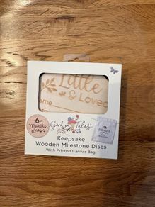 Neutral baby milestone discs