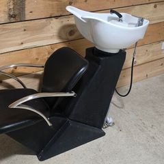 Hairdressing chair and sink