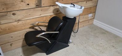 Hairdressing chair and sink