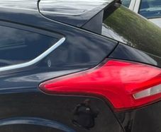 focus roof spoiler & chrome grill