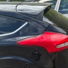 focus roof spoiler & chrome grill