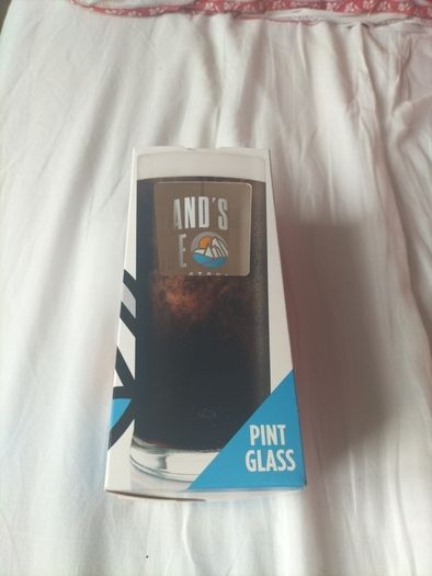 islands edge pint glass