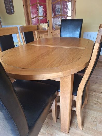 Extendable Dining Table and Six Chairs