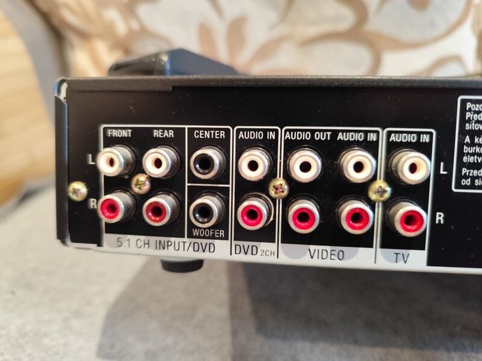 Sony TA-VE150 5.1 Amplifier, remote and 5 Pioneer Speakers