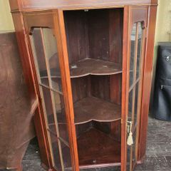 Corner cabinet