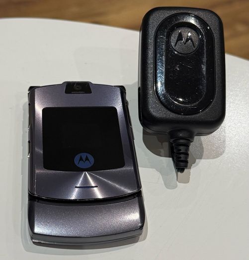 Motorola RAZR V3 Retro Flip Phone + Charger - Gunmetal Gray (Factory Reset / Tested)