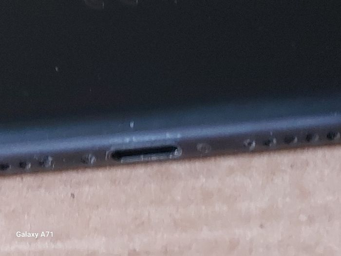 Apple Iphone 7, 32GB, Black, Battery Health 91%, Some screen damage but works fine. Activation lock removed on this phone