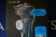 Wet and Dry Electric Shaver Philips 5000 series with SkinIQ Technology