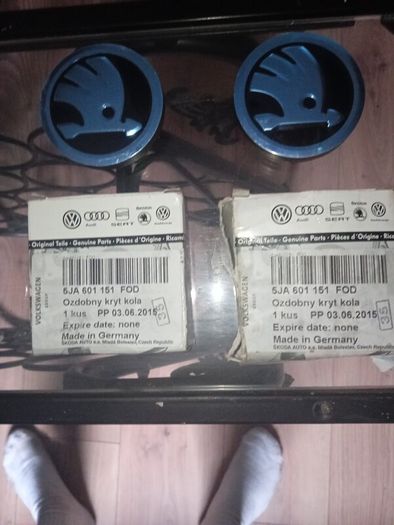 4 x Skoda alloys caps and front logo