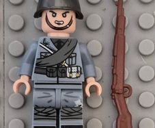 Lego compatible, military figures, Italian infantry. 15 figures plus rifles.