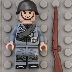 Lego compatible, military figures, Italian infantry. 15 figures plus rifles.