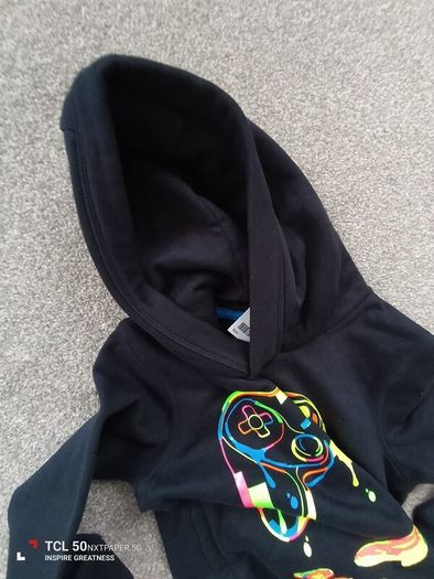 NEW.boy's jumper .age 6