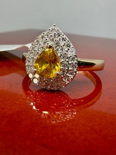 Gold Luxuriant 9K Yellow Gold AAA Loop Clean Chantaburi Yellow Sapphire & Lab Grown Diamond