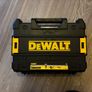 DeWALT DCF601D2-QW 12V 1/4 inch Cordless Screwdriver Image 2