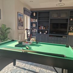 Pool table