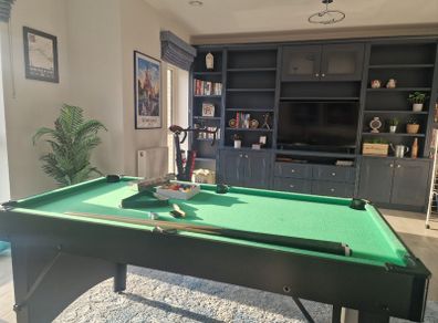 Pool table