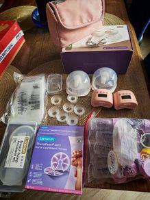 Breastpump with accessories