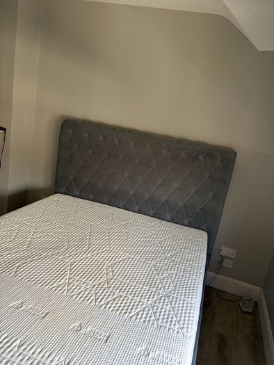 Grey King bed including Emma mattress