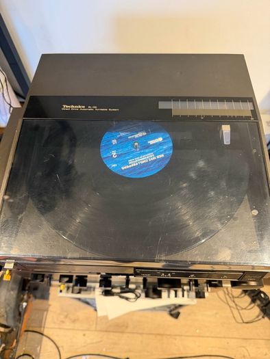Technics SL-Q5 direct drive, linear tracking, fully automatic turntable