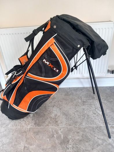 Dunlop golf bag with stand
