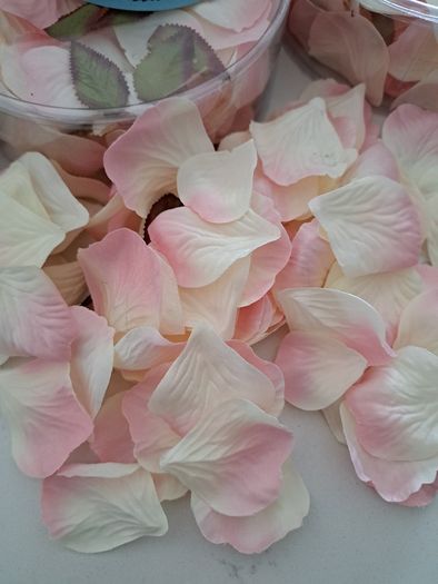 Artificial petals