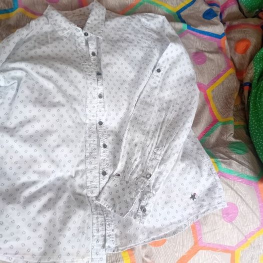 ladies shirt. Tommy Hilfiger. Size small