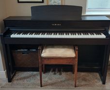 Electric Piano. Model:"Yamaha CLP-545 R"