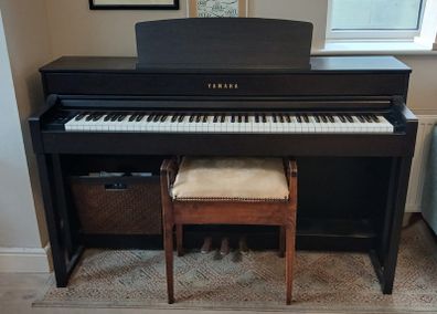 Electric Piano. Model:"Yamaha CLP-545 R"