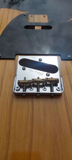 Telecaster butterscotch 52 black guard body