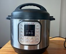 5.7L Instapot + Cookbook
