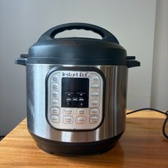 5.7L Instapot + Cookbook