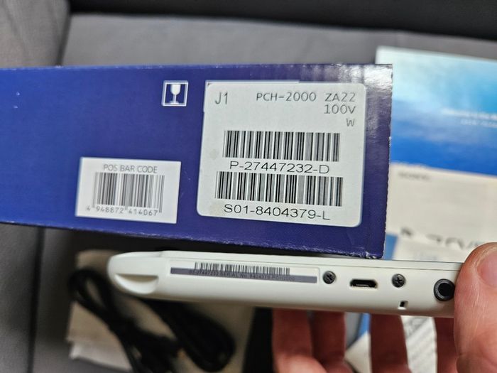 Ps vita slim glacier white - PRISTINE condition