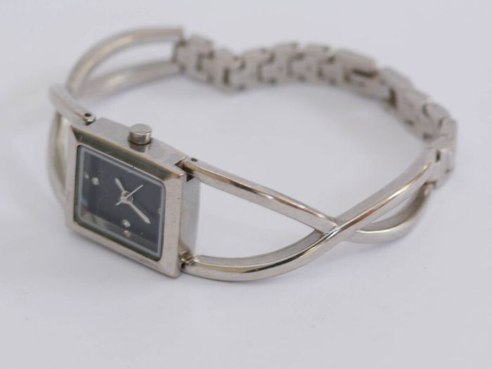 Vintage Avon Ladies Quartz Watch