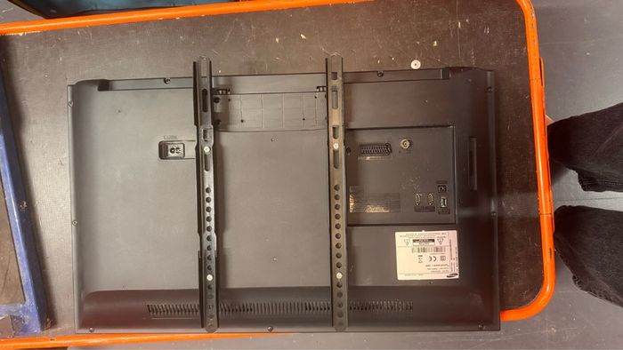 Samsung 32 Inch LED TV Fully Working With Remote