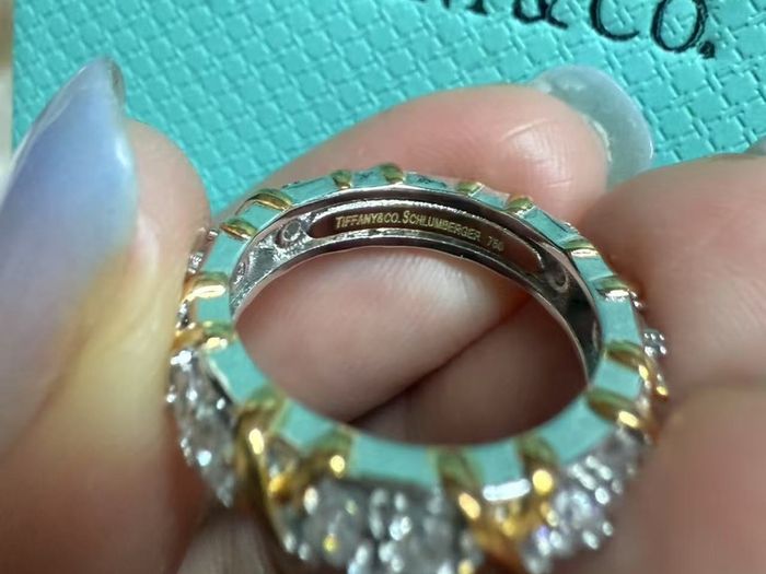 Women's ring size S and M