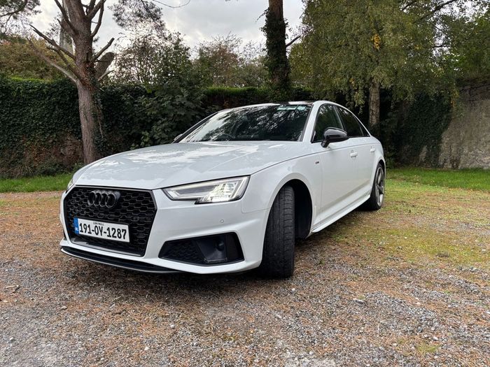 2019 Audi A4 Quattro (LOW KMS)