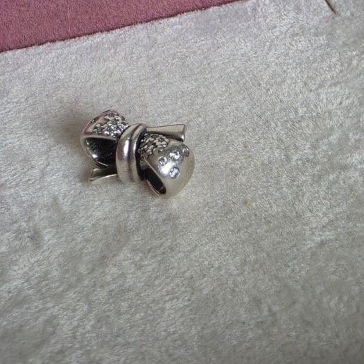 Pandora sparkly bow charm/pendant very good condition