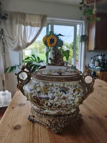 Decorative container urn pot
