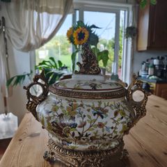 Decorative container urn pot