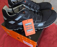 Safety boots