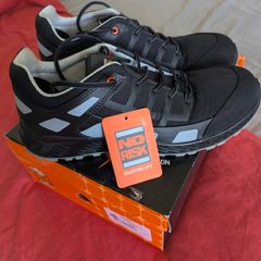 Safety boots