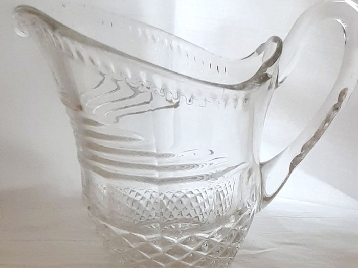 Glass jug