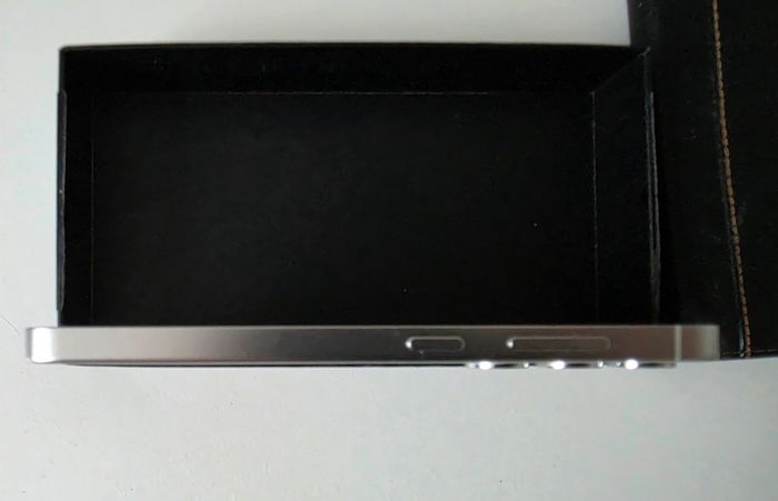 Samsung Galaxy S24 - Mint 10/10 - Full Premium Bundle (no Scratches)